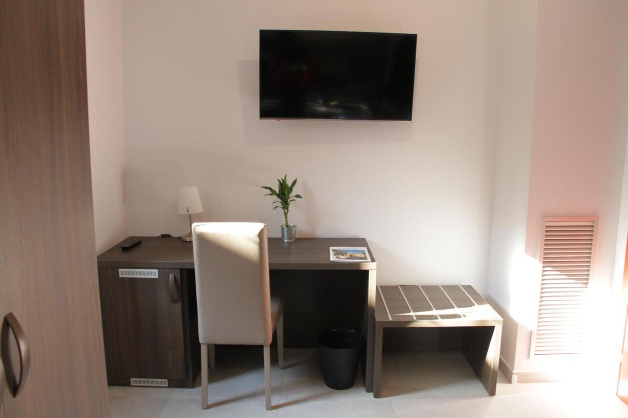 Easyroom Frosinone - Casello Autostradale ภายนอก รูปภาพ